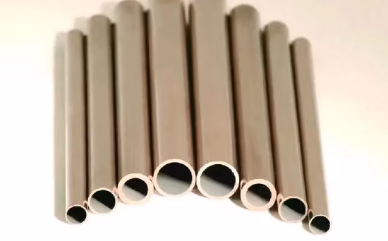 Acero revestido de metal dorado